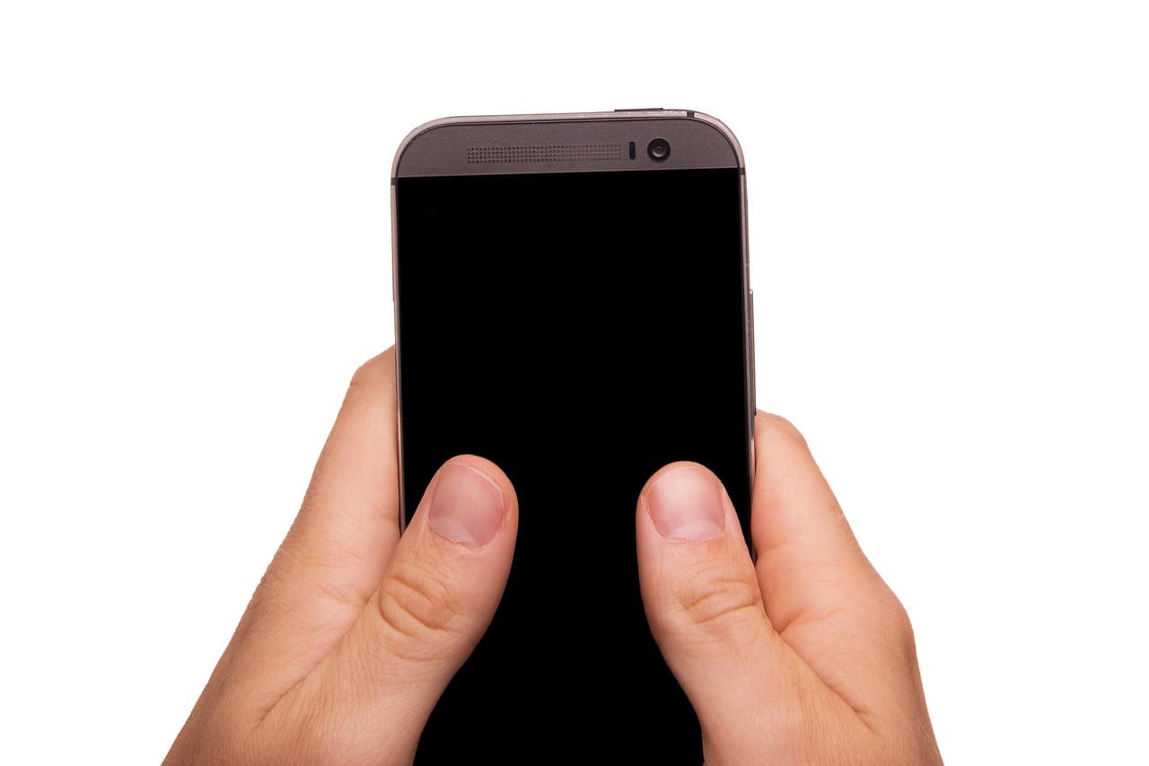 שליחת SMS ללקוחות: הטעויות שעולות לעסקים בישראל אלפי שקלים